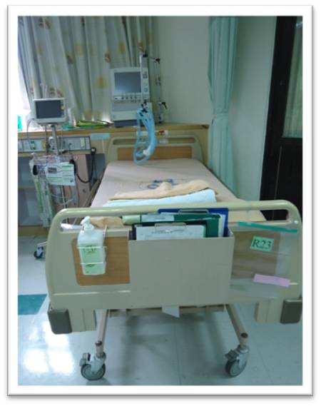 病床皆使用抗壓床墊以保護病人的皮膚，及備有中央氧氣系統及抽痰設備