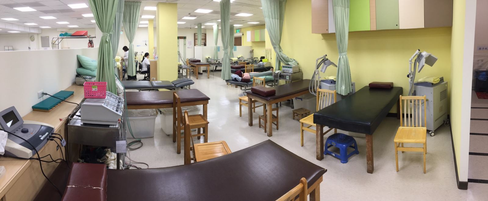 本科電療室具有各式最新治療儀器及設備